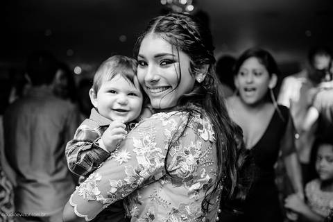 Aniversário de 15 anos fotografado por fotógrafos de casamento de vila velha fotógrafos de casamento de vitória fotógrafos de casamento de serra Espírito santo ES no cerimonial com pista de dança e making of'