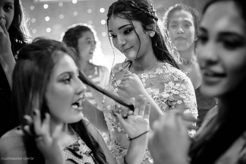 Aniversário de 15 anos fotografado por fotógrafos de casamento de vila velha fotógrafos de casamento de vitória fotógrafos de casamento de serra Espírito santo ES no cerimonial com pista de dança e making of'