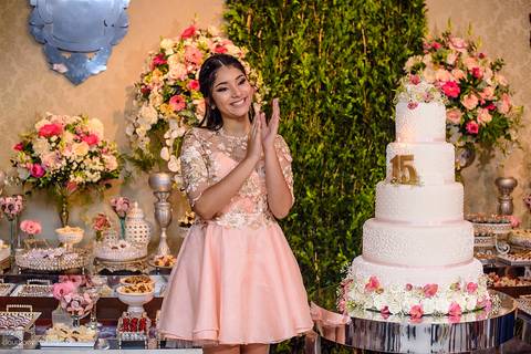 Aniversário de 15 anos fotografado por fotógrafos de casamento de vila velha fotógrafos de casamento de vitória fotógrafos de casamento de serra Espírito santo ES no cerimonial com pista de dança e making of'