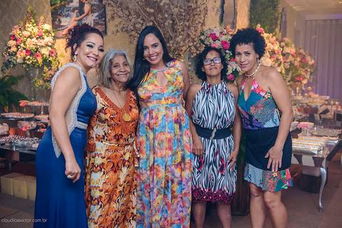 Aniversário de 15 anos fotografado por fotógrafos de casamento de vila velha fotógrafos de casamento de vitória fotógrafos de casamento de serra Espírito santo ES no cerimonial com pista de dança e making of'