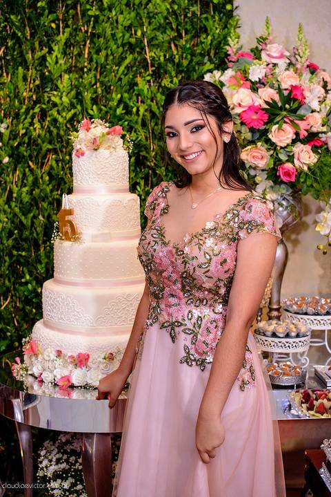 Aniversário de 15 anos fotografado por fotógrafos de casamento de vila velha fotógrafos de casamento de vitória fotógrafos de casamento de serra Espírito santo ES no cerimonial com pista de dança e making of'