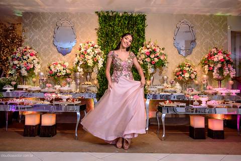 Aniversário de 15 anos fotografado por fotógrafos de casamento de vila velha fotógrafos de casamento de vitória fotógrafos de casamento de serra Espírito santo ES no cerimonial com pista de dança e making of'