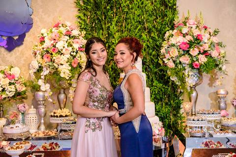 Aniversário de 15 anos fotografado por fotógrafos de casamento de vila velha fotógrafos de casamento de vitória fotógrafos de casamento de serra Espírito santo ES no cerimonial com pista de dança e making of'