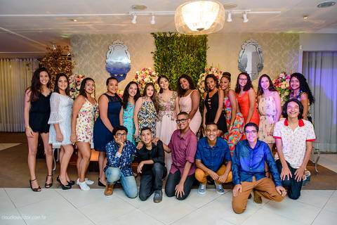 Aniversário de 15 anos fotografado por fotógrafos de casamento de vila velha fotógrafos de casamento de vitória fotógrafos de casamento de serra Espírito santo ES no cerimonial com pista de dança e making of'