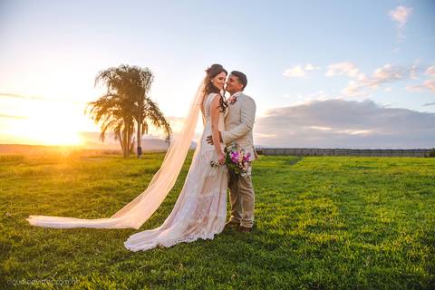 Lindo casamento realizado na igreja reis magos na serra por fotógrafos de casamento de vila velha fotógrafos de casamento de vitória fotógrafos de casamento de serra espirito santo es com noivo noiva pista de dança e carimbó'