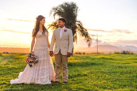 Lindo casamento realizado na igreja reis magos na serra por fotógrafos de casamento de vila velha fotógrafos de casamento de vitória fotógrafos de casamento de serra espirito santo es com noivo noiva pista de dança e carimbó'