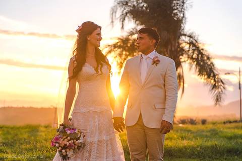 Lindo casamento realizado na igreja reis magos na serra por fotógrafos de casamento de vila velha fotógrafos de casamento de vitória fotógrafos de casamento de serra espirito santo es com noivo noiva pista de dança e carimbó'