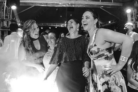 Lindo casamento realizado na igreja reis magos na serra por fotógrafos de casamento de vila velha fotógrafos de casamento de vitória fotógrafos de casamento de serra espirito santo es com noivo noiva pista de dança e carimbó'