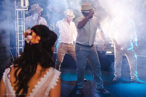 Lindo casamento realizado na igreja reis magos na serra por fotógrafos de casamento de vila velha fotógrafos de casamento de vitória fotógrafos de casamento de serra espirito santo es com noivo noiva pista de dança e carimbó'