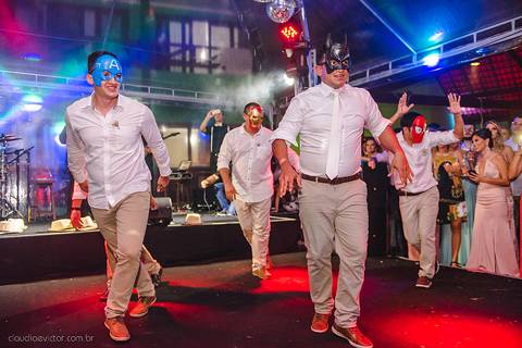 Lindo casamento realizado na igreja reis magos na serra por fotógrafos de casamento de vila velha fotógrafos de casamento de vitória fotógrafos de casamento de serra espirito santo es com noivo noiva pista de dança e carimbó'
