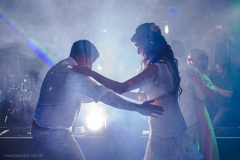 Lindo casamento realizado na igreja reis magos na serra por fotógrafos de casamento de vila velha fotógrafos de casamento de vitória fotógrafos de casamento de serra espirito santo es com noivo noiva pista de dança e carimbó'