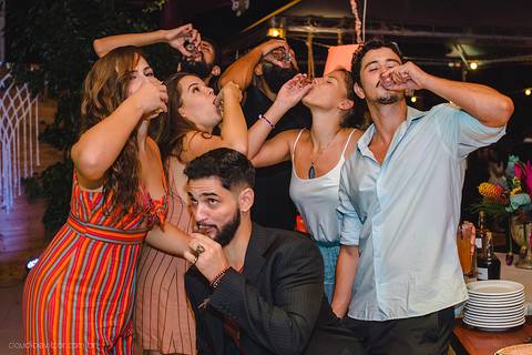 Lindo casamento realizado na igreja reis magos na serra por fotógrafos de casamento de vila velha fotógrafos de casamento de vitória fotógrafos de casamento de serra espirito santo es com noivo noiva pista de dança e carimbó'