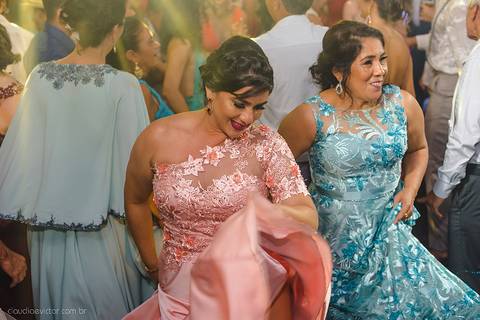 Lindo casamento realizado na igreja reis magos na serra por fotógrafos de casamento de vila velha fotógrafos de casamento de vitória fotógrafos de casamento de serra espirito santo es com noivo noiva pista de dança e carimbó'