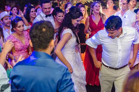 Lindo casamento realizado na igreja reis magos na serra por fotógrafos de casamento de vila velha fotógrafos de casamento de vitória fotógrafos de casamento de serra espirito santo es com noivo noiva pista de dança e carimbó'
