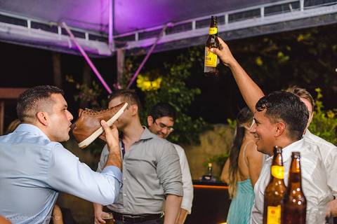 Lindo casamento realizado na igreja reis magos na serra por fotógrafos de casamento de vila velha fotógrafos de casamento de vitória fotógrafos de casamento de serra espirito santo es com noivo noiva pista de dança e carimbó'
