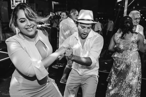 Lindo casamento realizado na igreja reis magos na serra por fotógrafos de casamento de vila velha fotógrafos de casamento de vitória fotógrafos de casamento de serra espirito santo es com noivo noiva pista de dança e carimbó'