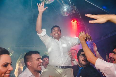 Lindo casamento realizado na igreja reis magos na serra por fotógrafos de casamento de vila velha fotógrafos de casamento de vitória fotógrafos de casamento de serra espirito santo es com noivo noiva pista de dança e carimbó'