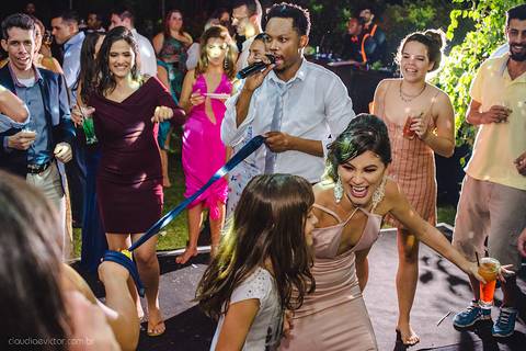 Lindo casamento realizado na igreja reis magos na serra por fotógrafos de casamento de vila velha fotógrafos de casamento de vitória fotógrafos de casamento de serra espirito santo es com noivo noiva pista de dança e carimbó'