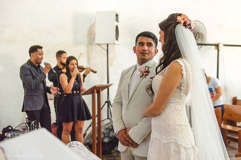 Lindo casamento realizado na igreja reis magos na serra por fotógrafos de casamento de vila velha fotógrafos de casamento de vitória fotógrafos de casamento de serra espirito santo es com noivo noiva pista de dança e carimbó'