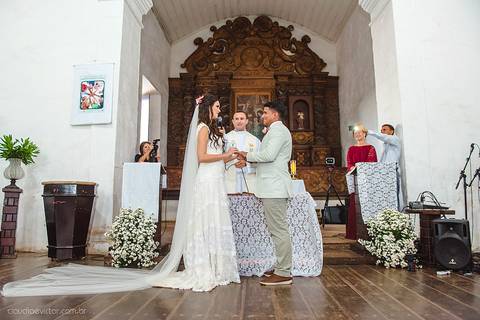 Lindo casamento realizado na igreja reis magos na serra por fotógrafos de casamento de vila velha fotógrafos de casamento de vitória fotógrafos de casamento de serra espirito santo es com noivo noiva pista de dança e carimbó'