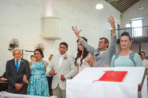 Lindo casamento realizado na igreja reis magos na serra por fotógrafos de casamento de vila velha fotógrafos de casamento de vitória fotógrafos de casamento de serra espirito santo es com noivo noiva pista de dança e carimbó'