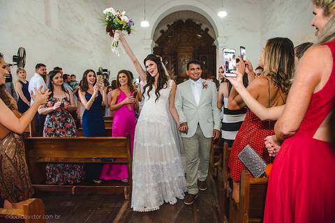 Lindo casamento realizado na igreja reis magos na serra por fotógrafos de casamento de vila velha fotógrafos de casamento de vitória fotógrafos de casamento de serra espirito santo es com noivo noiva pista de dança e carimbó'