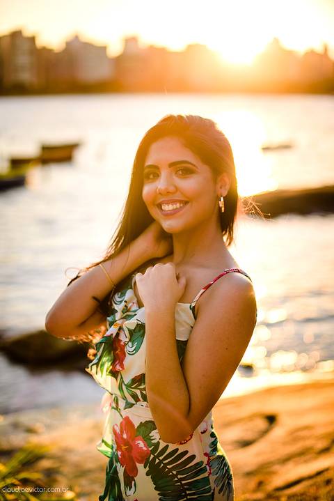 Lindo ensaio feminino de 15 anos realizado por fotógrafos de casamento de vila velha fotógrafos de casamento de vitória fotógrafos de casamento de serra espirito santo es com praia por do sol e muita alegria'