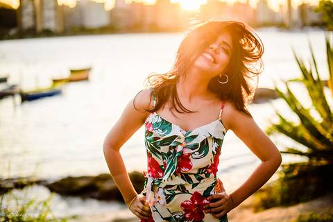 Lindo ensaio feminino de 15 anos realizado por fotógrafos de casamento de vila velha fotógrafos de casamento de vitória fotógrafos de casamento de serra espirito santo es com praia por do sol e muita alegria'