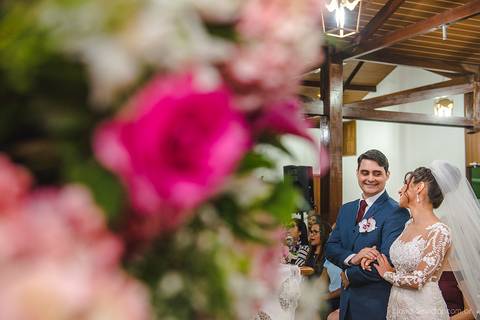 Lindo casamento realizado no sítio Recanto Eldorado em guarapari por fotógrafos de casamento de vila velha fotógrafos de casamento de vitória fotógrafos de casamento de serra espirito santo es com noivo noiva e ensaio externo em pedra azul'