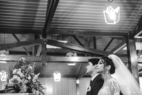 Lindo casamento realizado no sítio Recanto Eldorado em guarapari por fotógrafos de casamento de vila velha fotógrafos de casamento de vitória fotógrafos de casamento de serra espirito santo es com noivo noiva e ensaio externo em pedra azul'