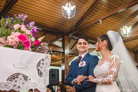 Lindo casamento realizado no sítio Recanto Eldorado em guarapari por fotógrafos de casamento de vila velha fotógrafos de casamento de vitória fotógrafos de casamento de serra espirito santo es com noivo noiva e ensaio externo em pedra azul'