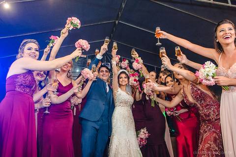 Lindo casamento realizado no sítio Recanto Eldorado em guarapari por fotógrafos de casamento de vila velha fotógrafos de casamento de vitória fotógrafos de casamento de serra espirito santo es com noivo noiva e ensaio externo em pedra azul'