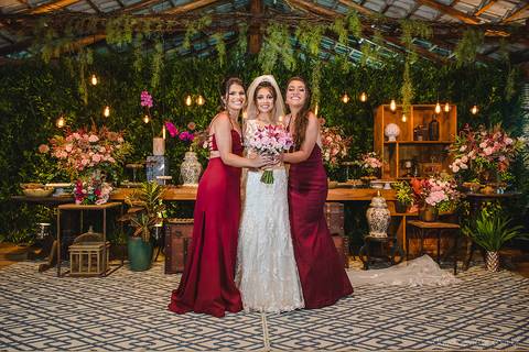 Lindo casamento realizado no sítio Recanto Eldorado em guarapari por fotógrafos de casamento de vila velha fotógrafos de casamento de vitória fotógrafos de casamento de serra espirito santo es com noivo noiva e ensaio externo em pedra azul'