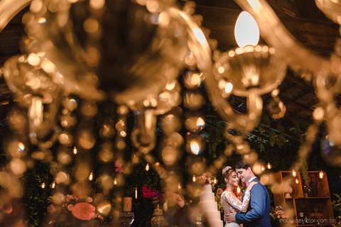 Lindo casamento realizado no sítio Recanto Eldorado em guarapari por fotógrafos de casamento de vila velha fotógrafos de casamento de vitória fotógrafos de casamento de serra espirito santo es com noivo noiva e ensaio externo em pedra azul'