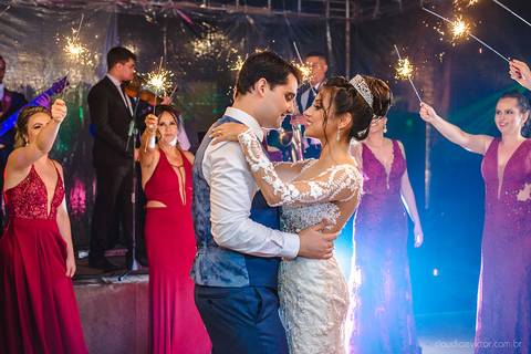 Lindo casamento realizado no sítio Recanto Eldorado em guarapari por fotógrafos de casamento de vila velha fotógrafos de casamento de vitória fotógrafos de casamento de serra espirito santo es com noivo noiva e ensaio externo em pedra azul'
