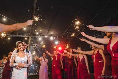 Lindo casamento realizado no sítio Recanto Eldorado em guarapari por fotógrafos de casamento de vila velha fotógrafos de casamento de vitória fotógrafos de casamento de serra espirito santo es com noivo noiva e ensaio externo em pedra azul'