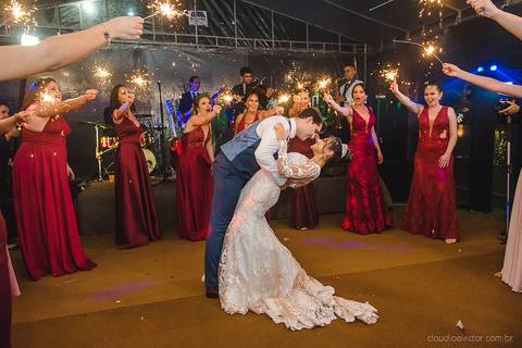 Lindo casamento realizado no sítio Recanto Eldorado em guarapari por fotógrafos de casamento de vila velha fotógrafos de casamento de vitória fotógrafos de casamento de serra espirito santo es com noivo noiva e ensaio externo em pedra azul'