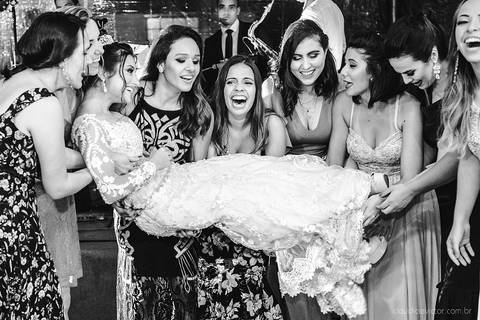 Lindo casamento realizado no sítio Recanto Eldorado em guarapari por fotógrafos de casamento de vila velha fotógrafos de casamento de vitória fotógrafos de casamento de serra espirito santo es com noivo noiva e ensaio externo em pedra azul'