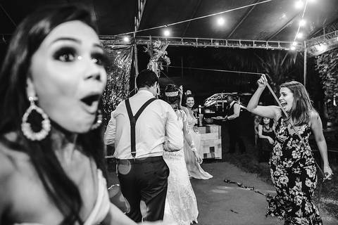 Lindo casamento realizado no sítio Recanto Eldorado em guarapari por fotógrafos de casamento de vila velha fotógrafos de casamento de vitória fotógrafos de casamento de serra espirito santo es com noivo noiva e ensaio externo em pedra azul'