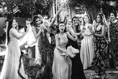 Lindo casamento realizado no sítio Recanto Eldorado em guarapari por fotógrafos de casamento de vila velha fotógrafos de casamento de vitória fotógrafos de casamento de serra espirito santo es com noivo noiva e ensaio externo em pedra azul'