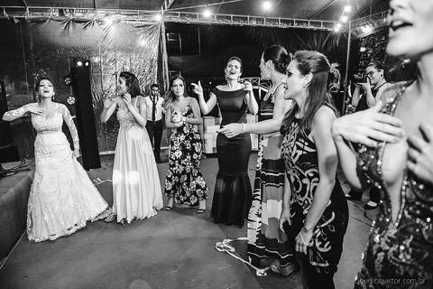 Lindo casamento realizado no sítio Recanto Eldorado em guarapari por fotógrafos de casamento de vila velha fotógrafos de casamento de vitória fotógrafos de casamento de serra espirito santo es com noivo noiva e ensaio externo em pedra azul'