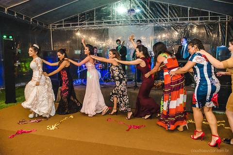 Lindo casamento realizado no sítio Recanto Eldorado em guarapari por fotógrafos de casamento de vila velha fotógrafos de casamento de vitória fotógrafos de casamento de serra espirito santo es com noivo noiva e ensaio externo em pedra azul'
