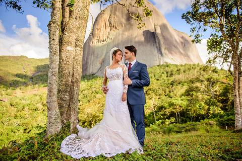 Lindo casamento realizado no sítio Recanto Eldorado em guarapari por fotógrafos de casamento de vila velha fotógrafos de casamento de vitória fotógrafos de casamento de serra espirito santo es com noivo noiva e ensaio externo em pedra azul'