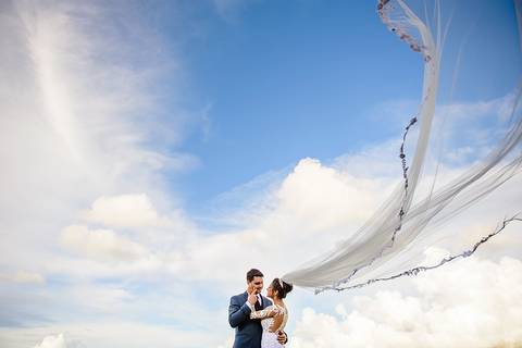Lindo casamento realizado no sítio Recanto Eldorado em guarapari por fotógrafos de casamento de vila velha fotógrafos de casamento de vitória fotógrafos de casamento de serra espirito santo es com noivo noiva e ensaio externo em pedra azul'
