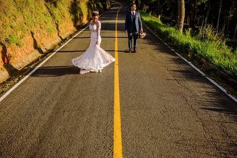 Lindo casamento realizado no sítio Recanto Eldorado em guarapari por fotógrafos de casamento de vila velha fotógrafos de casamento de vitória fotógrafos de casamento de serra espirito santo es com noivo noiva e ensaio externo em pedra azul'
