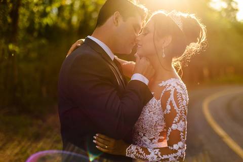 Lindo casamento realizado no sítio Recanto Eldorado em guarapari por fotógrafos de casamento de vila velha fotógrafos de casamento de vitória fotógrafos de casamento de serra espirito santo es com noivo noiva e ensaio externo em pedra azul'