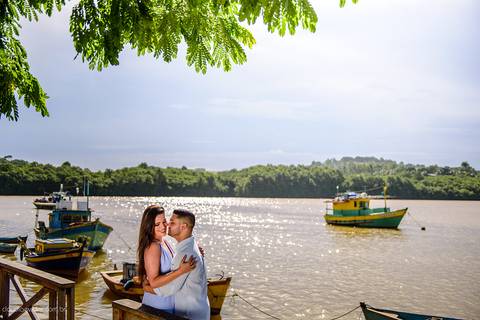 Lindo ensaio de casal realizado em anchieta por fotógrafos de casamento de vila velha fotógrafos de casamento de vitória fotógrafos de casamento de serra espirito santo es com noivo noiva praia e por do sol'