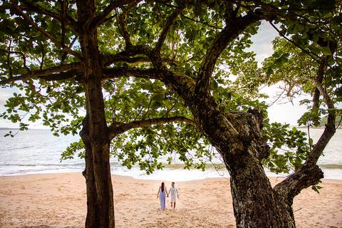 Lindo ensaio de casal realizado em anchieta por fotógrafos de casamento de vila velha fotógrafos de casamento de vitória fotógrafos de casamento de serra espirito santo es com noivo noiva praia e por do sol'