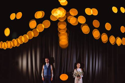 Lindo casamento realizado em petrópolis RJ no distrito de Nogueira por fotógrafos de casamento de vila velha fotógrafos de casamento de vitória espirito santo es com noivo noiva bride and groom , vestido e buquê e fotos de first look'