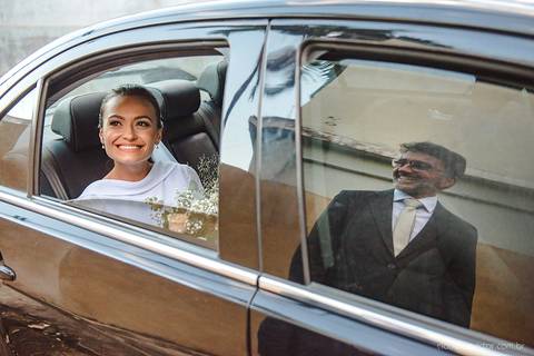 Lindo casamento realizado em petrópolis RJ no distrito de Nogueira por fotógrafos de casamento de vila velha fotógrafos de casamento de vitória espirito santo es com noivo noiva bride and groom , vestido e buquê e fotos de first look'